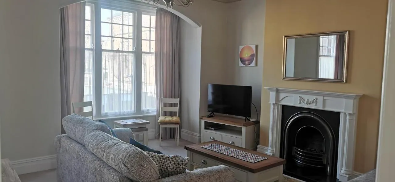 27 Princess Royal - 1St Floor 3 Bed Apartment Scarborough