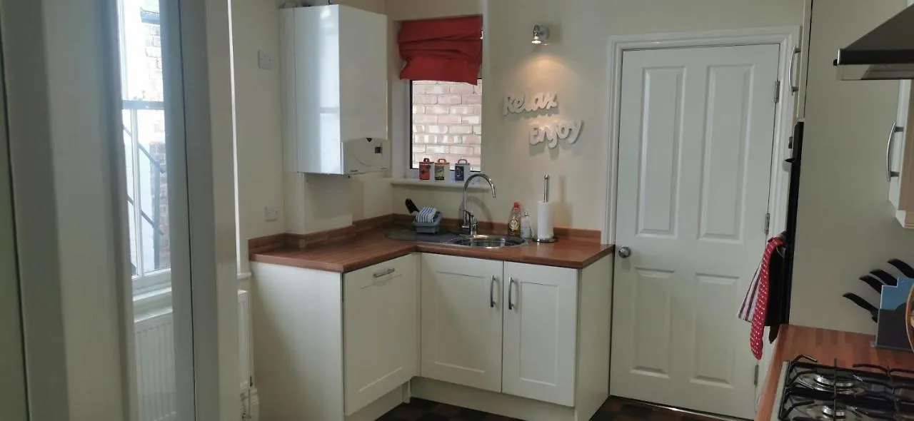 27 Princess Royal - 1St Floor 3 Bed Apartment Scarborough 0*,