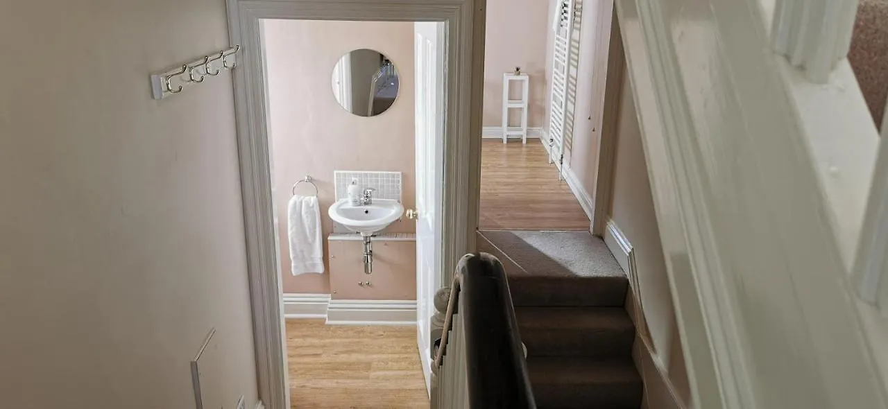 27 Princess Royal - 1St Floor 3 Bed Apartment Scarborough